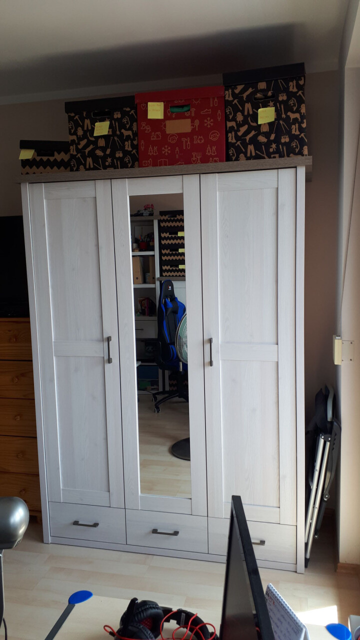 Ještě šatní skříň